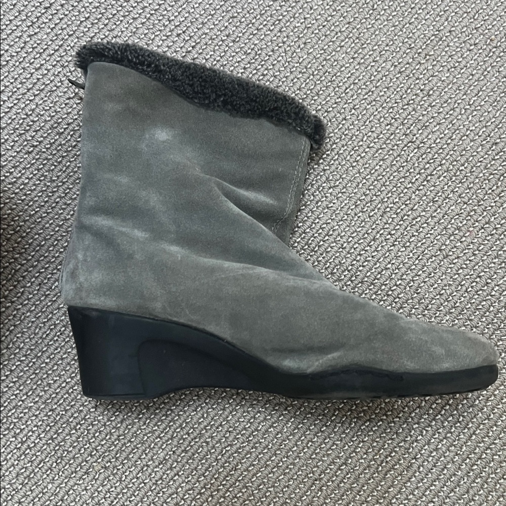 AEROSOLES Gray Ankle Boots with Black Trim - Picture 6 of 8